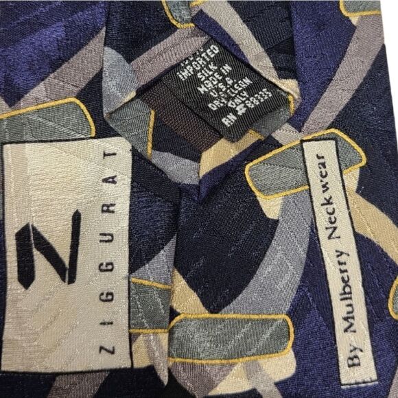 Ziggurat Silk Men's Neck Tie, navy cream - Picture 3 of 4